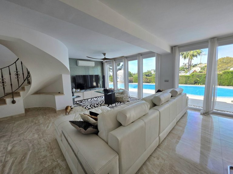 Villa for Sale in Elviria, Malaga 11