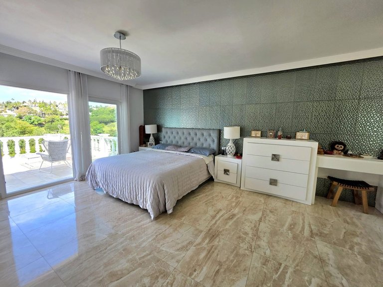 Villa for Sale in Elviria, Malaga 12