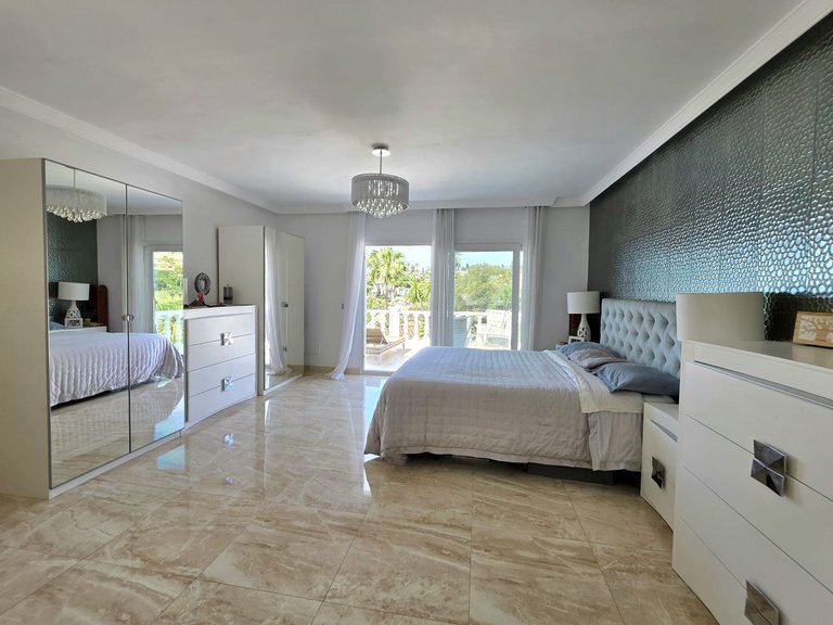 Villa for Sale in Elviria, Malaga 13