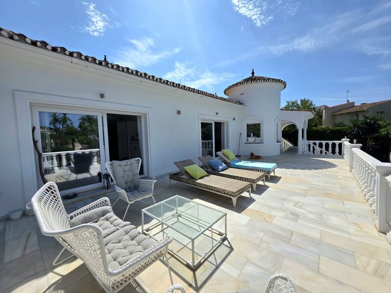 Villa for Sale in Elviria, Malaga 16