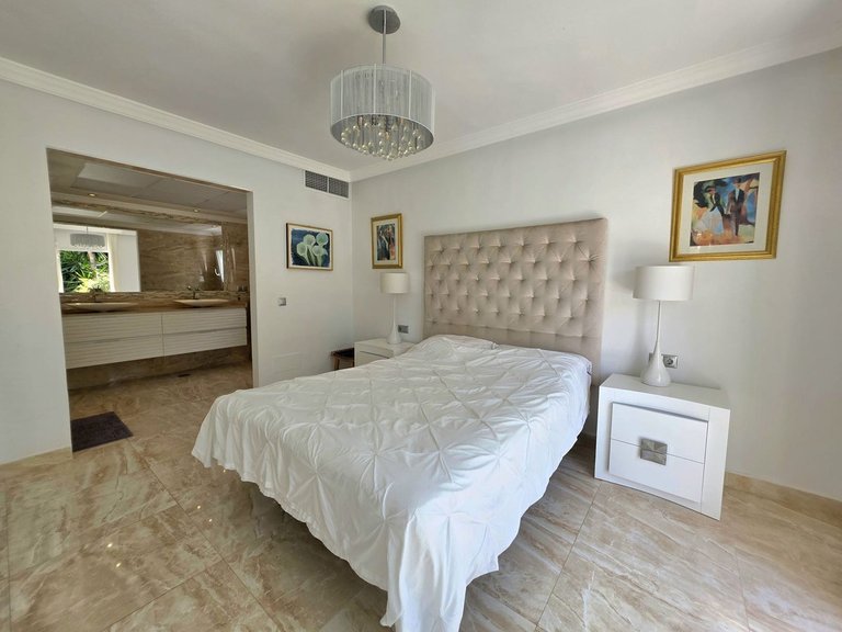 Villa for Sale in Elviria, Malaga 18