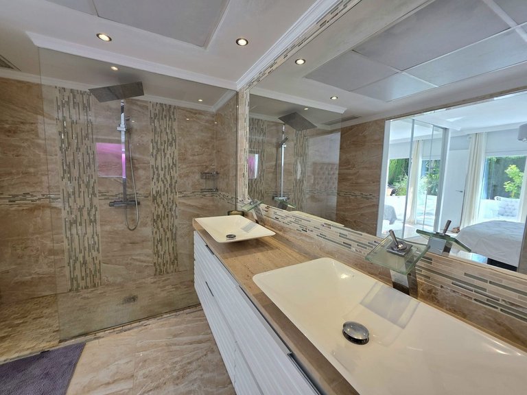 Villa for Sale in Elviria, Malaga 19