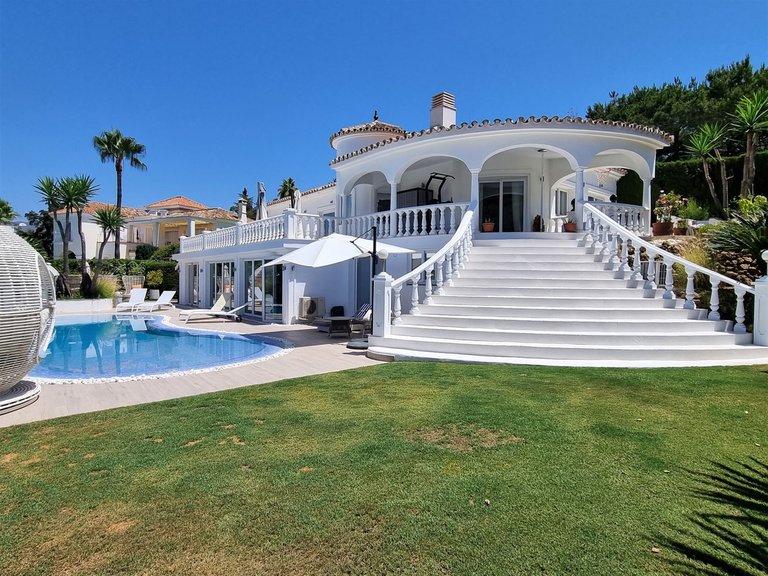 Villa for Sale in Elviria, Malaga 2