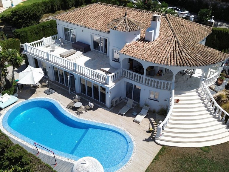 Villa for Sale in Elviria, Malaga 3