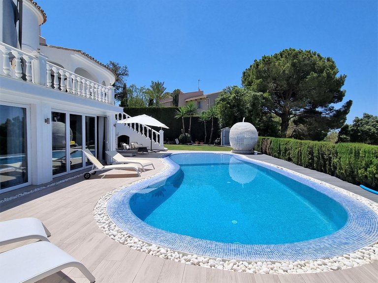Villa for Sale in Elviria, Malaga 32