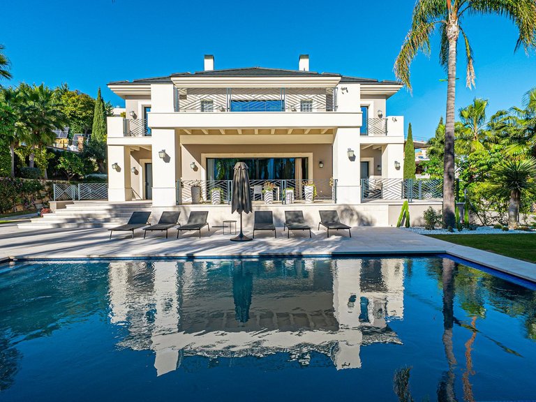 Villa for Sale in Benahavís, Malaga 1