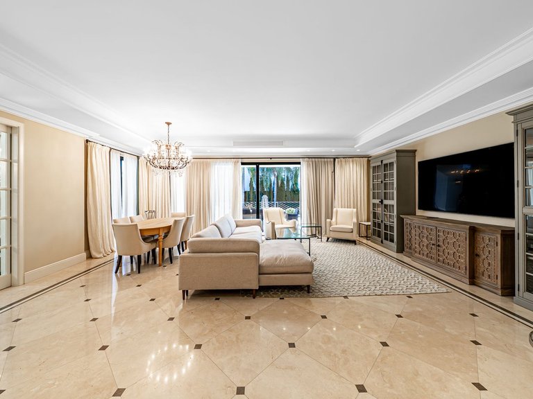 Villa for Sale in Benahavís, Malaga 21