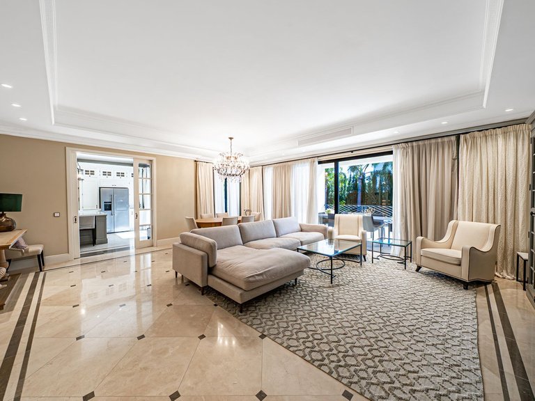 Villa for Sale in Benahavís, Malaga 42