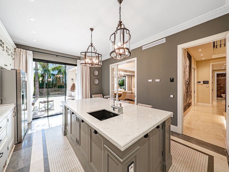 Villa for Sale in Benahavís, Malaga 48
