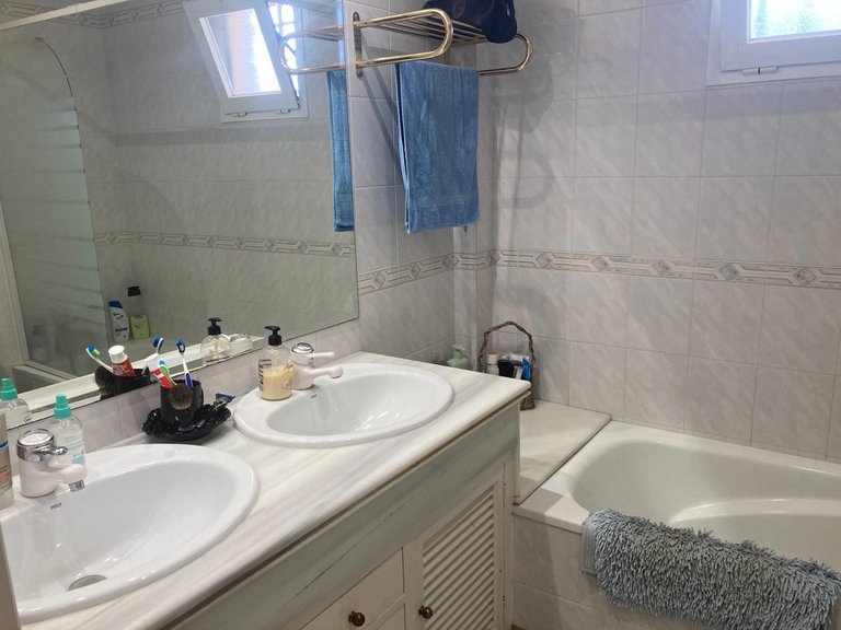 Villa for Sale in Selwo, Malaga 28