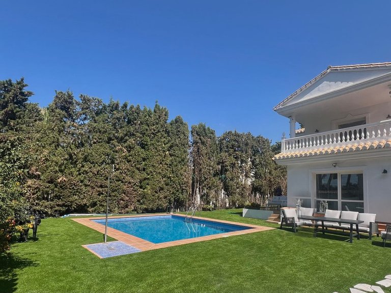 Villa for Sale in Cabopino, Malaga 1