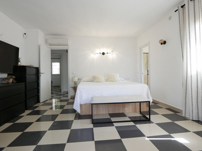 Villa for Sale in Cabopino, Malaga 20