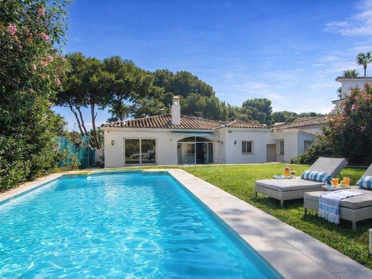 Villa for Sale in Nueva Andalucía, Malaga 1