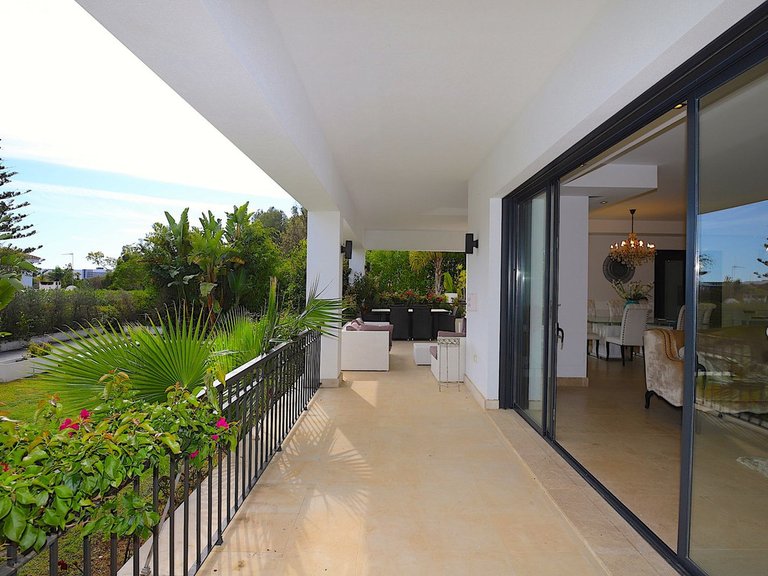 Villa for Sale in Nueva Andalucía, Malaga 10