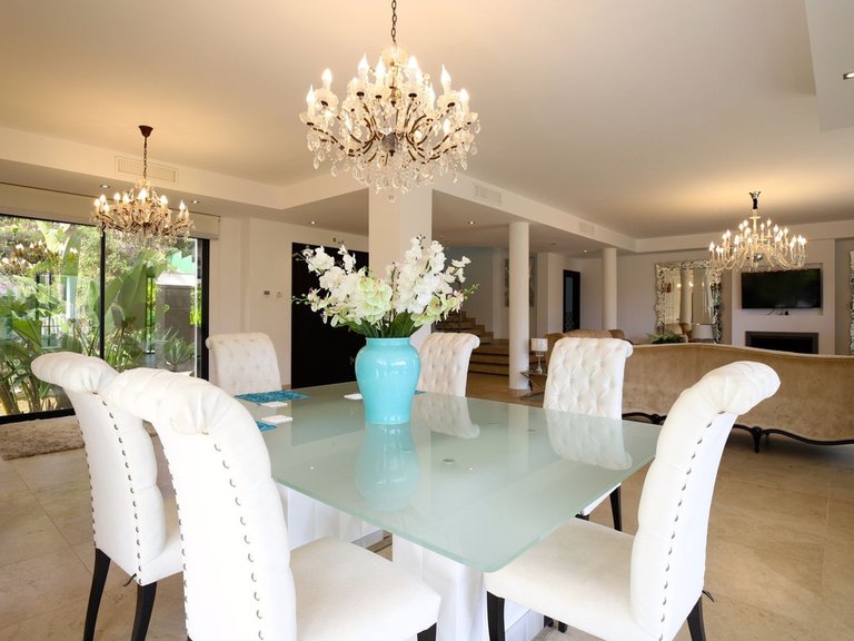Villa for Sale in Nueva Andalucía, Malaga 11