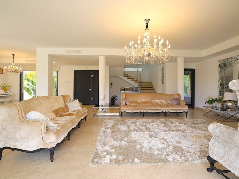 Villa for Sale in Nueva Andalucía, Malaga 13