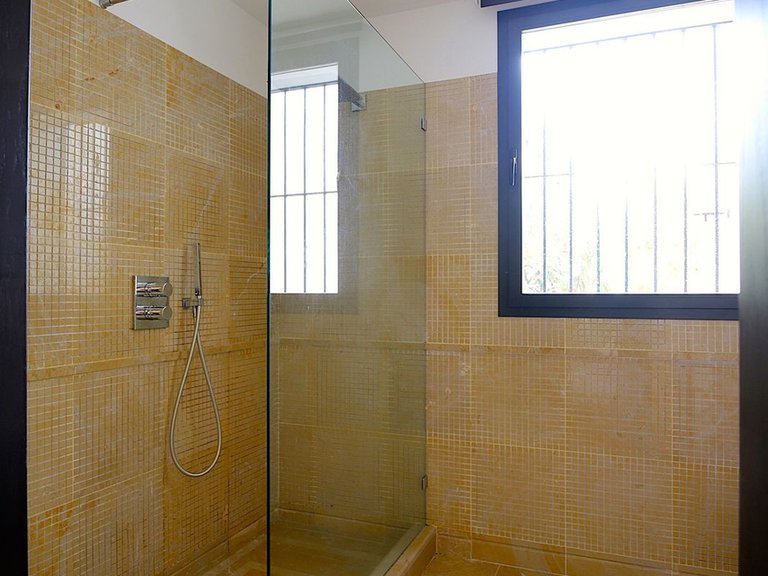 Villa for Sale in Nueva Andalucía, Malaga 17
