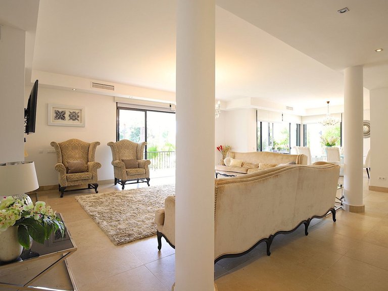Villa for Sale in Nueva Andalucía, Malaga 18