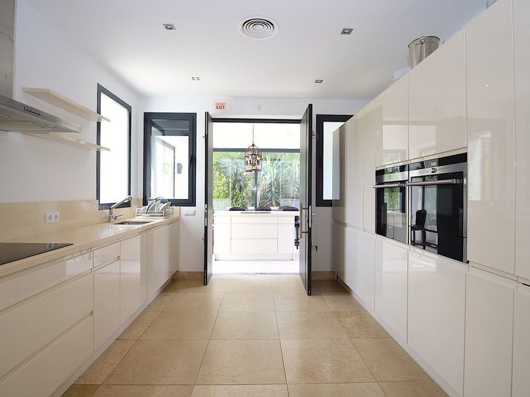 Villa for Sale in Nueva Andalucía, Malaga 19