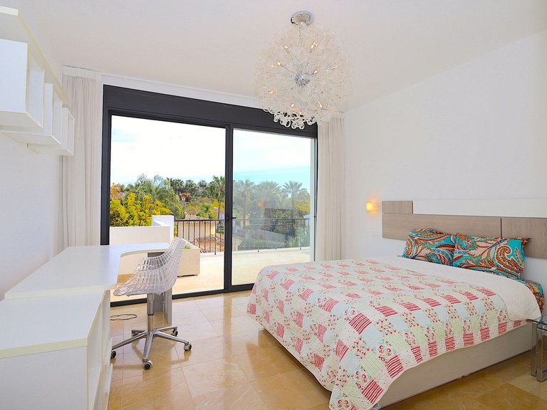 Villa for Sale in Nueva Andalucía, Malaga 24