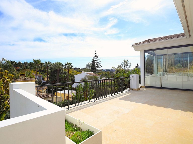 Villa for Sale in Nueva Andalucía, Malaga 25