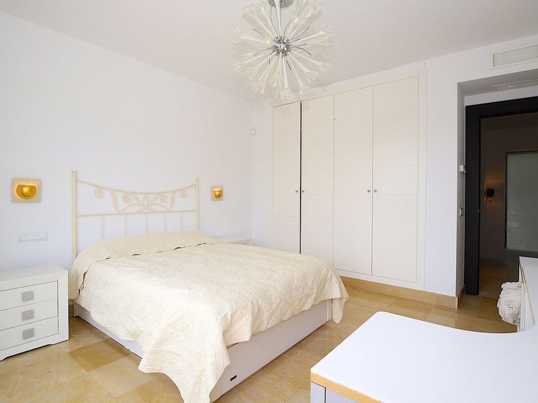 Villa for Sale in Nueva Andalucía, Malaga 30
