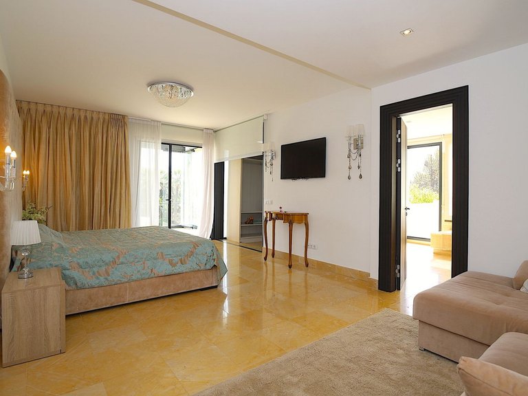 Villa for Sale in Nueva Andalucía, Malaga 31