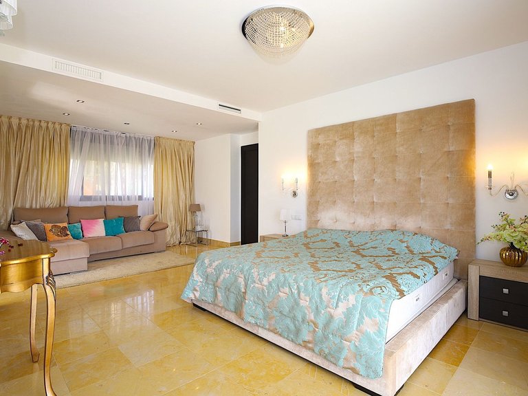 Villa for Sale in Nueva Andalucía, Malaga 34