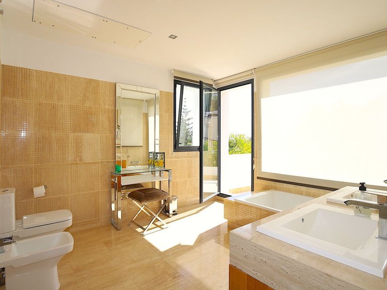 Villa for Sale in Nueva Andalucía, Malaga 36