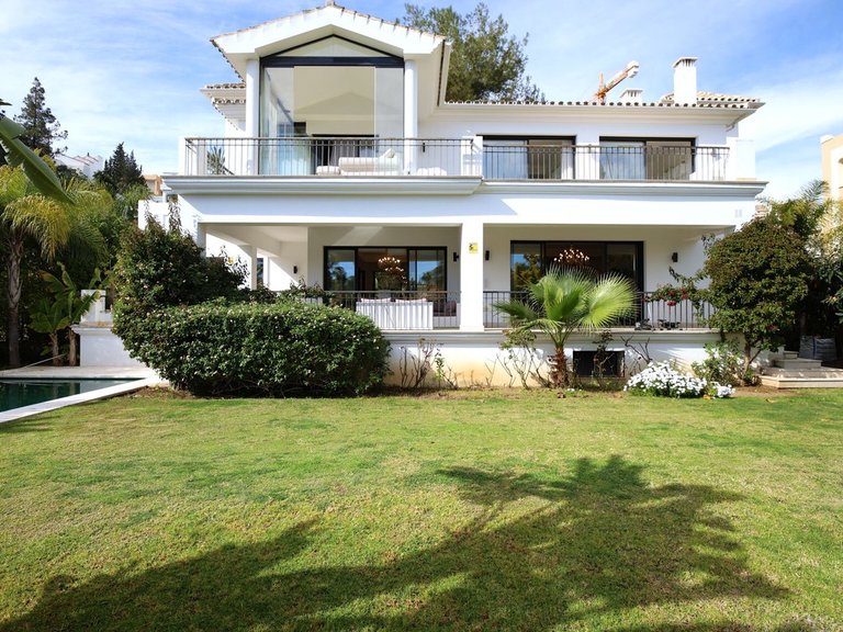 Villa for Sale in Nueva Andalucía, Malaga 4