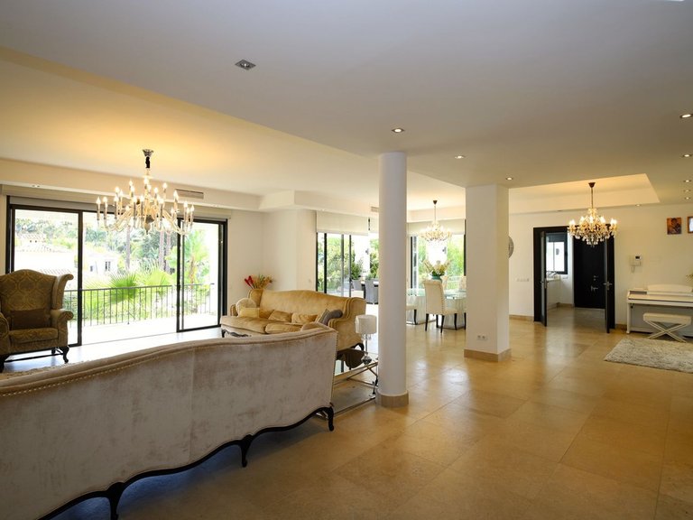 Villa for Sale in Nueva Andalucía, Malaga 7