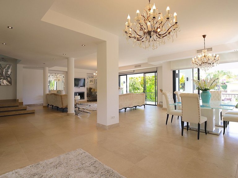 Villa for Sale in Nueva Andalucía, Malaga 8