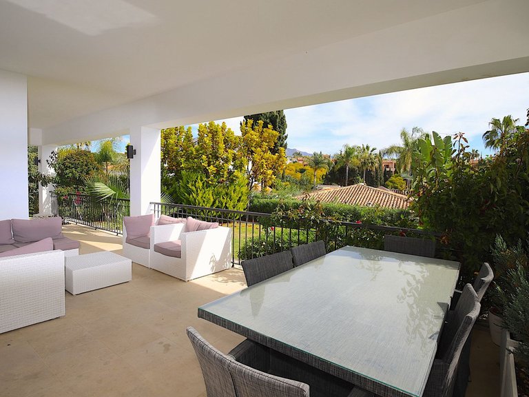Villa for Sale in Nueva Andalucía, Malaga 9