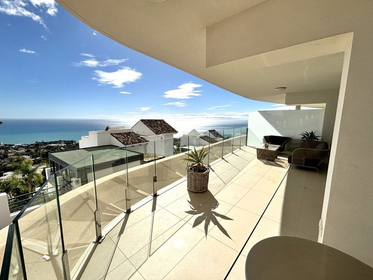 Apartment for Sale in Benalmadena, Malaga 1