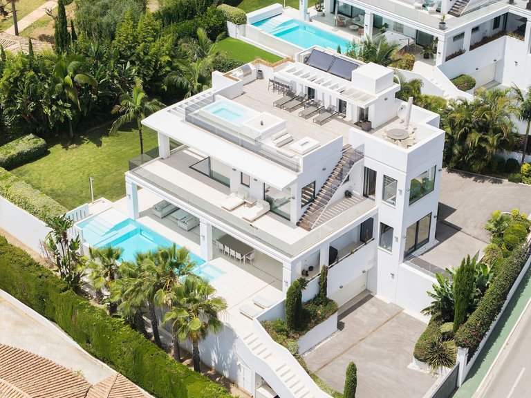Villa for Sale in Nagüeles, Malaga 1