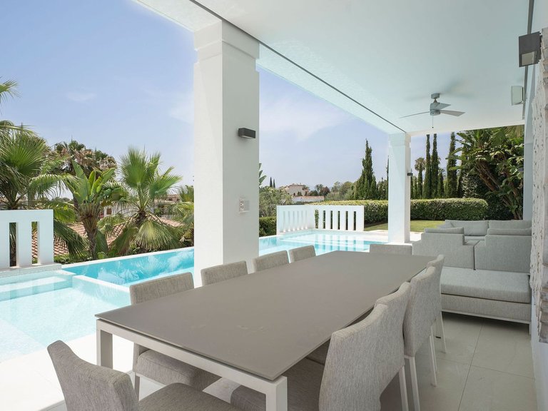 Villa for Sale in Nagüeles, Malaga 19