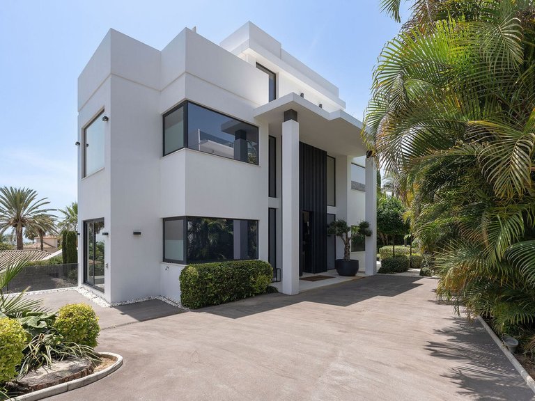 Villa for Sale in Nagüeles, Malaga 2