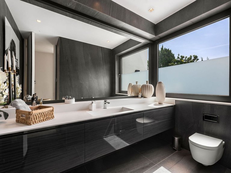 Villa for Sale in Nagüeles, Malaga 24