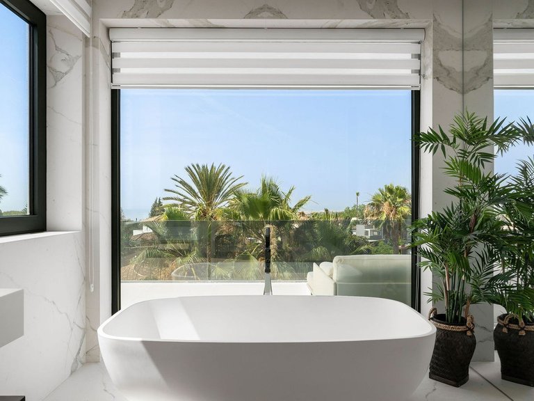 Villa for Sale in Nagüeles, Malaga 25