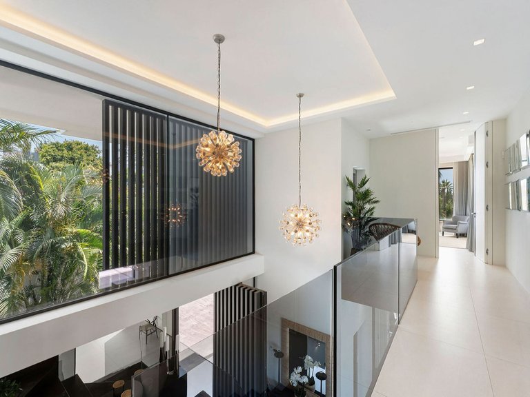 Villa for Sale in Nagüeles, Malaga 28