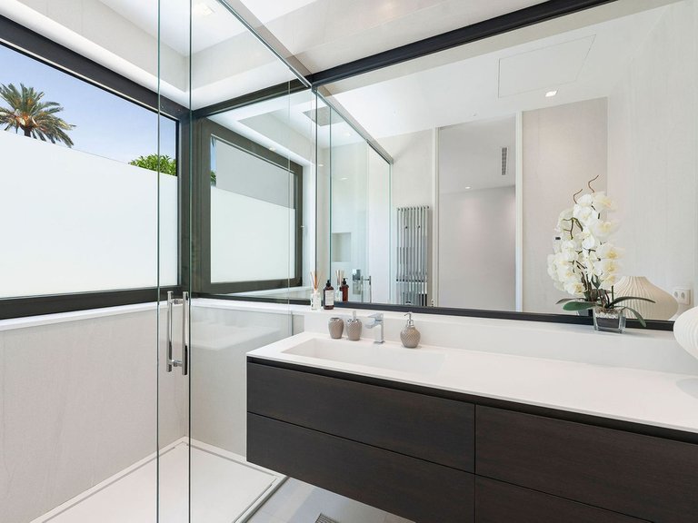 Villa for Sale in Nagüeles, Malaga 30