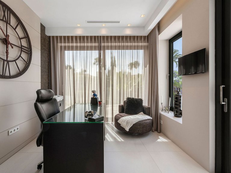Villa for Sale in Nagüeles, Malaga 37