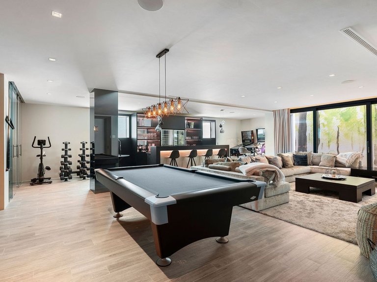 Villa for Sale in Nagüeles, Malaga 39