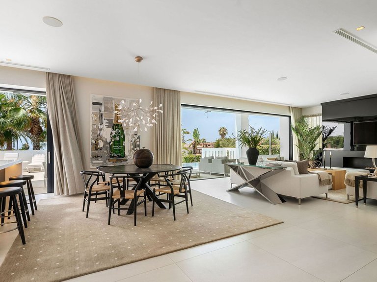 Villa for Sale in Nagüeles, Malaga 4