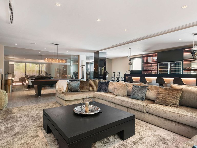 Villa for Sale in Nagüeles, Malaga 42