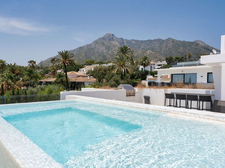 Villa for Sale in Nagüeles, Malaga 48