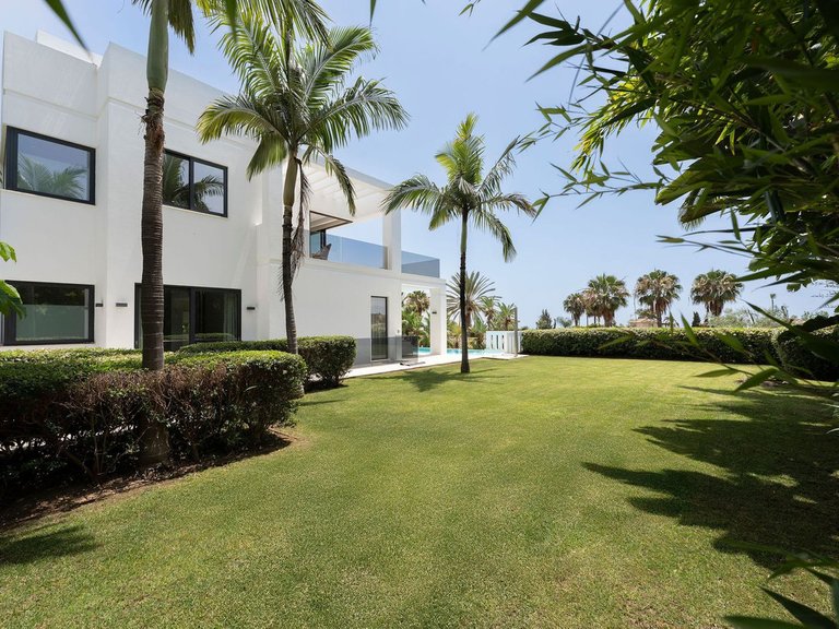 Villa for Sale in Nagüeles, Malaga 52