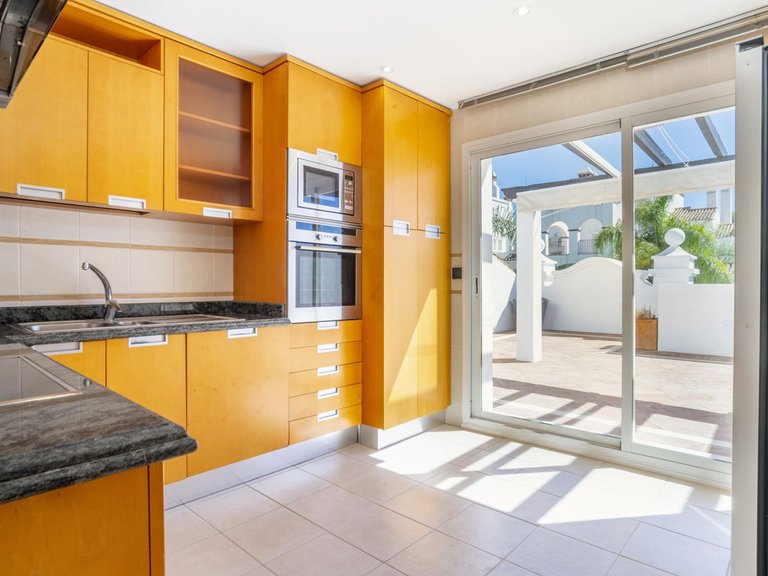 Apartment for Sale in Marbella, Malaga 12