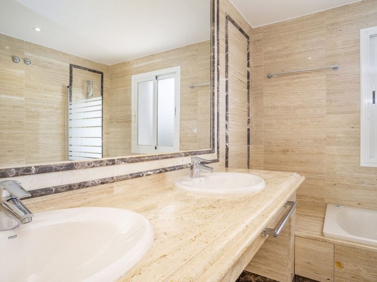 Apartment for Sale in Marbella, Malaga 32