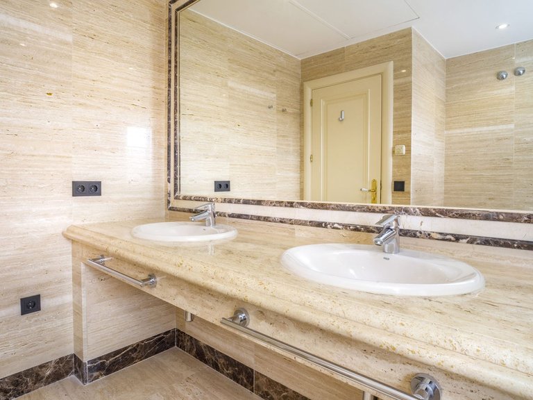 Apartment for Sale in Marbella, Malaga 33